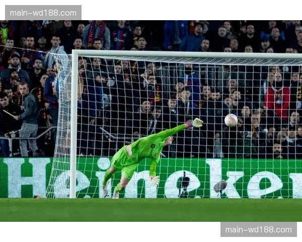 拉法米尔凌空抽射被没收，西班牙人前锋浪费绝佳机会遭惩罚